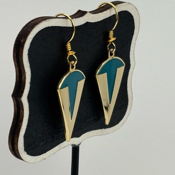 Roccoco Vtg 80s Aqua green geometric dangle hook Earrings - Picture 2 of 6